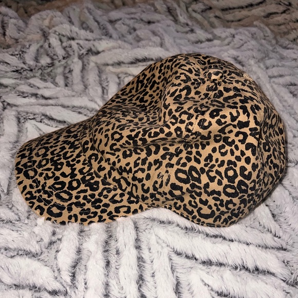 Leopard print cap - Picture 2 of 7